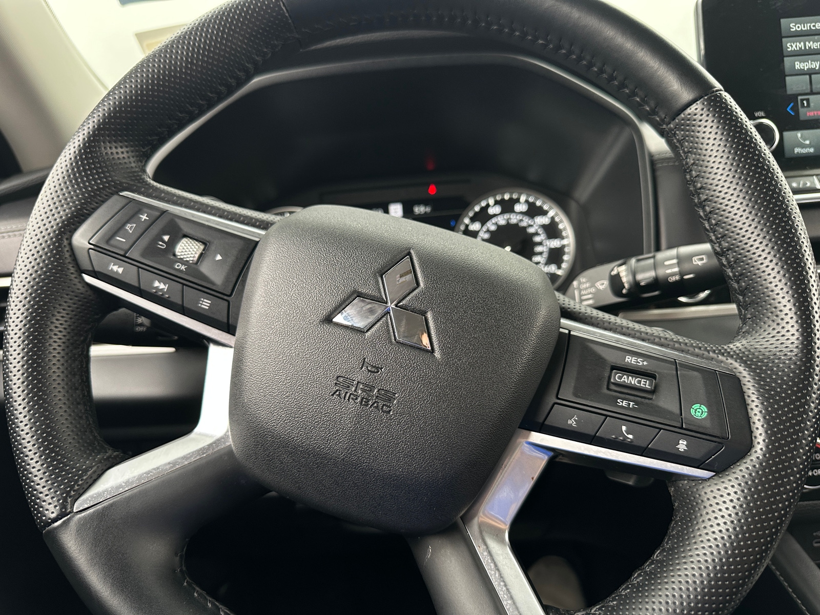 Thumbnail: 2024 Mitsubishi Outlander - 4