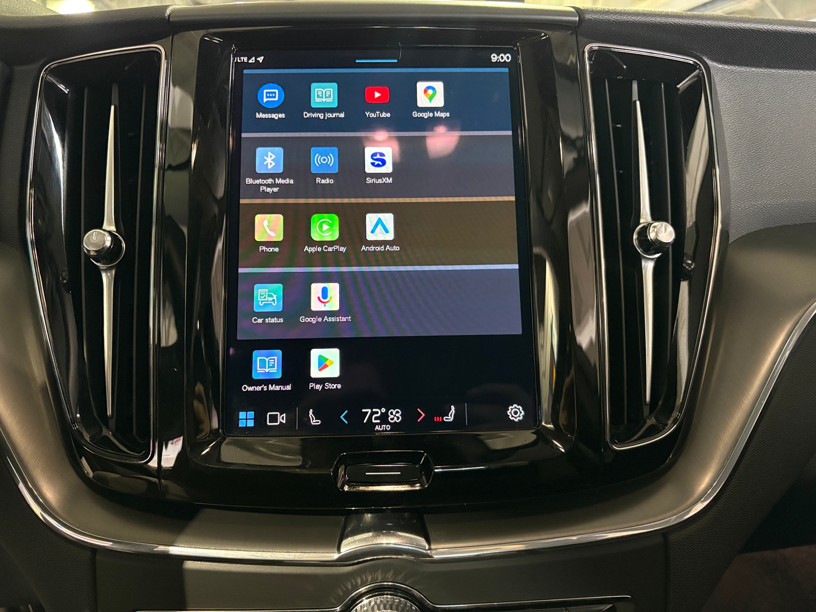 Thumbnail: 2025 Volvo XC60 - 3