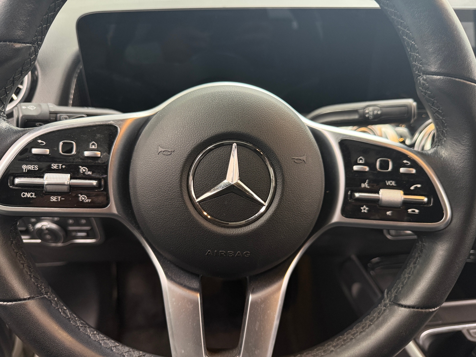 Thumbnail: 2022 Mercedes-Benz GLB - 4