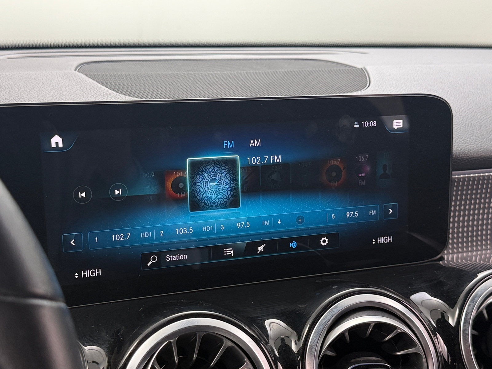 Thumbnail: 2022 Mercedes-Benz GLB - 3