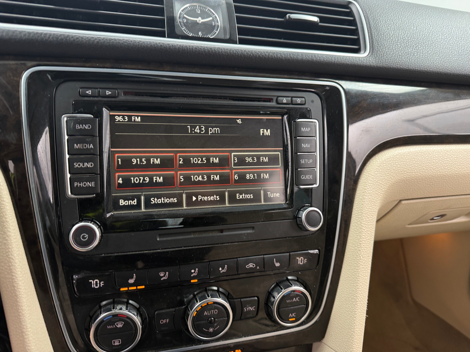 Thumbnail: 2014 Volkswagen Passat - 4