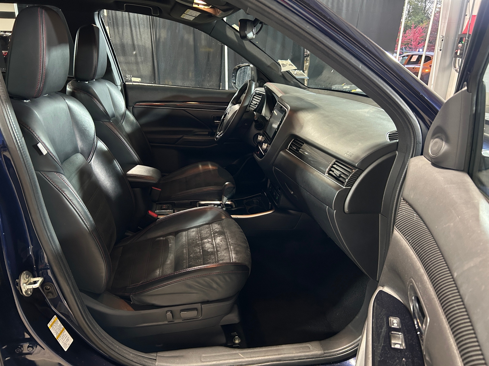 Thumbnail: 2020 Mitsubishi Outlander - 2