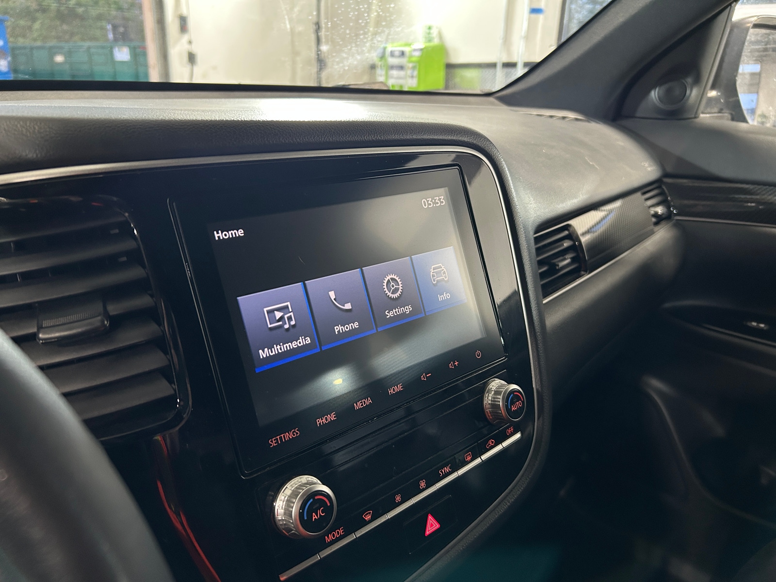 Thumbnail: 2020 Mitsubishi Outlander - 4