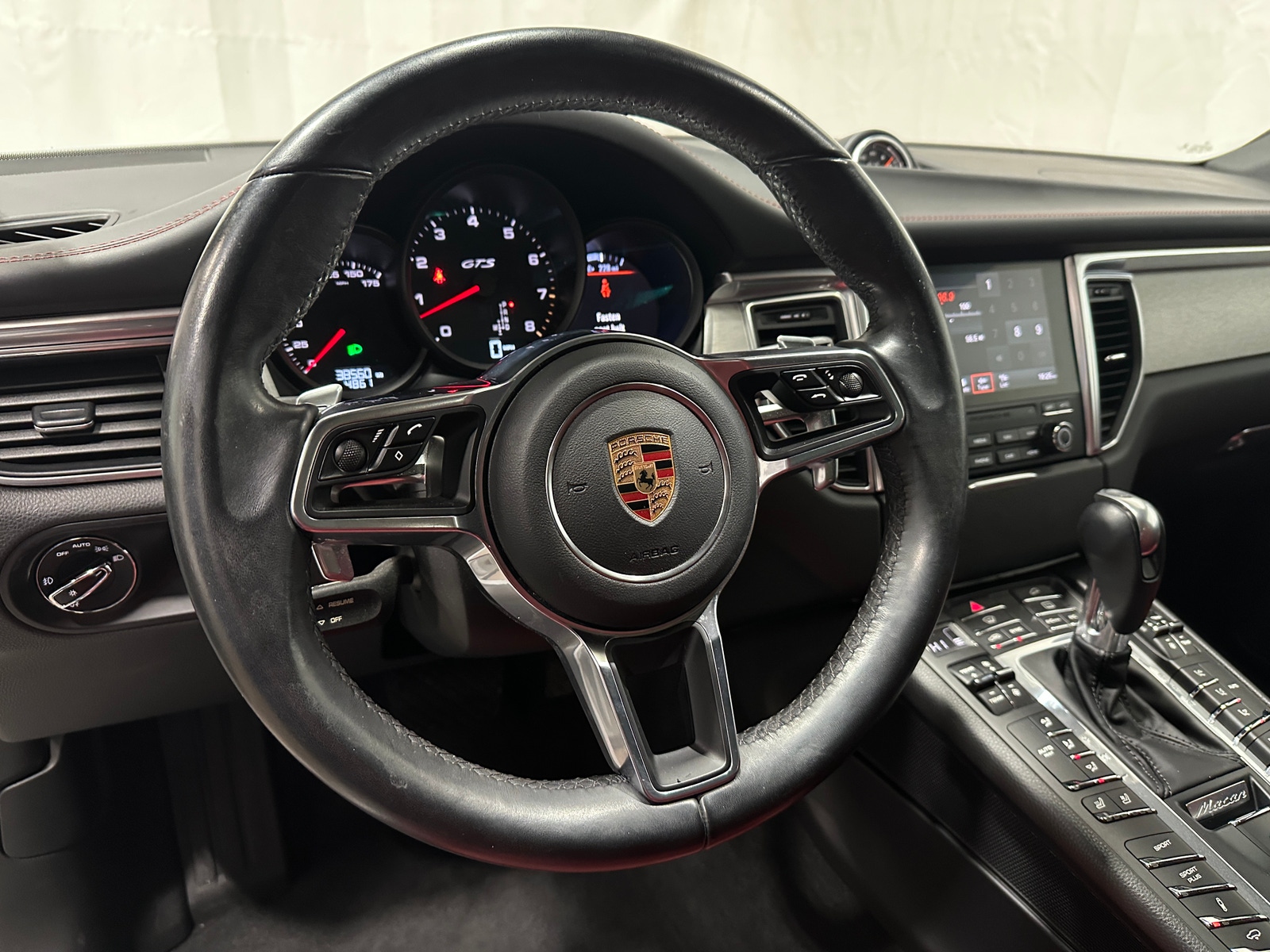 Thumbnail: 2018 Porsche Macan - 4