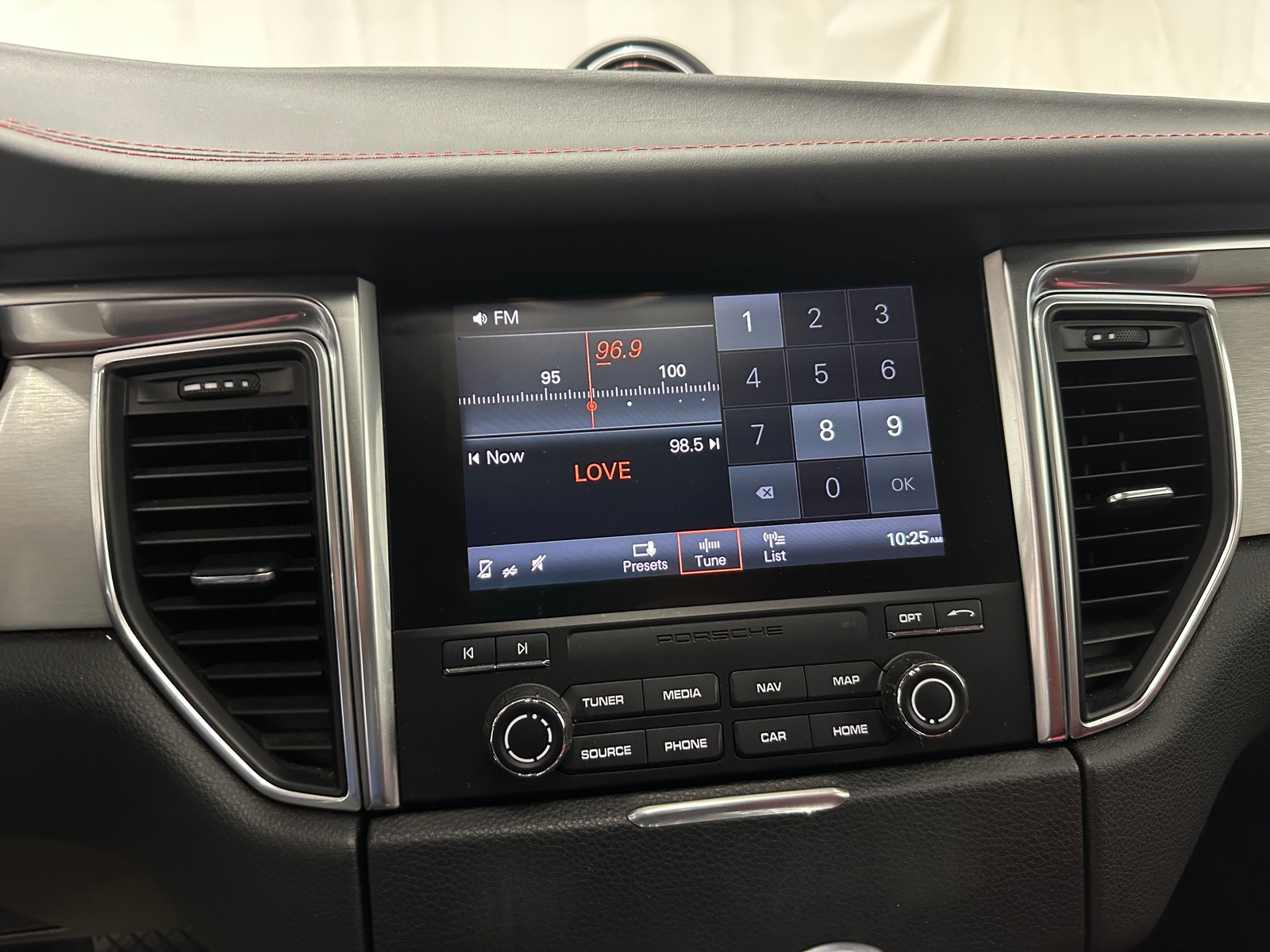 Thumbnail: 2018 Porsche Macan - 3