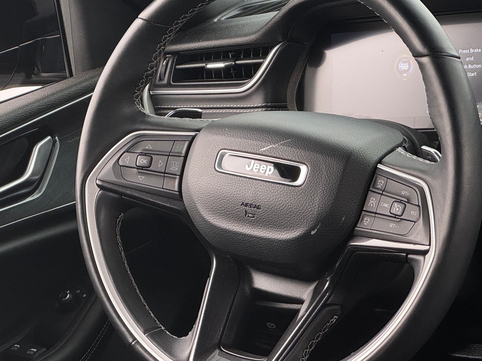 Thumbnail: 2022 Jeep Grand Cherokee L - 4