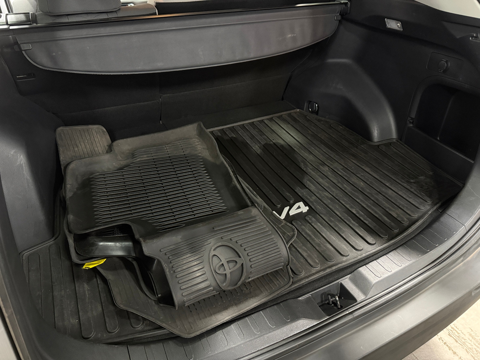 Thumbnail: 2020 Toyota RAV4 - 7