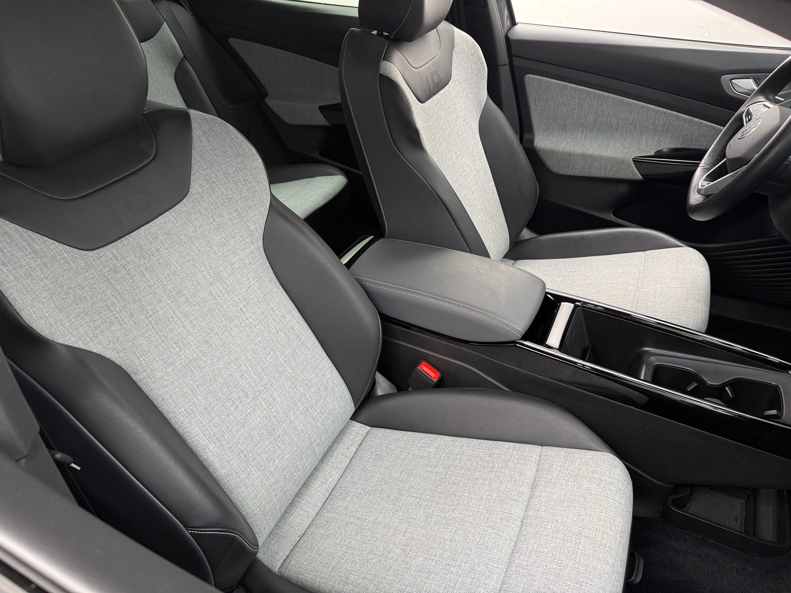 Thumbnail: 2023 Volkswagen ID.4 - 2