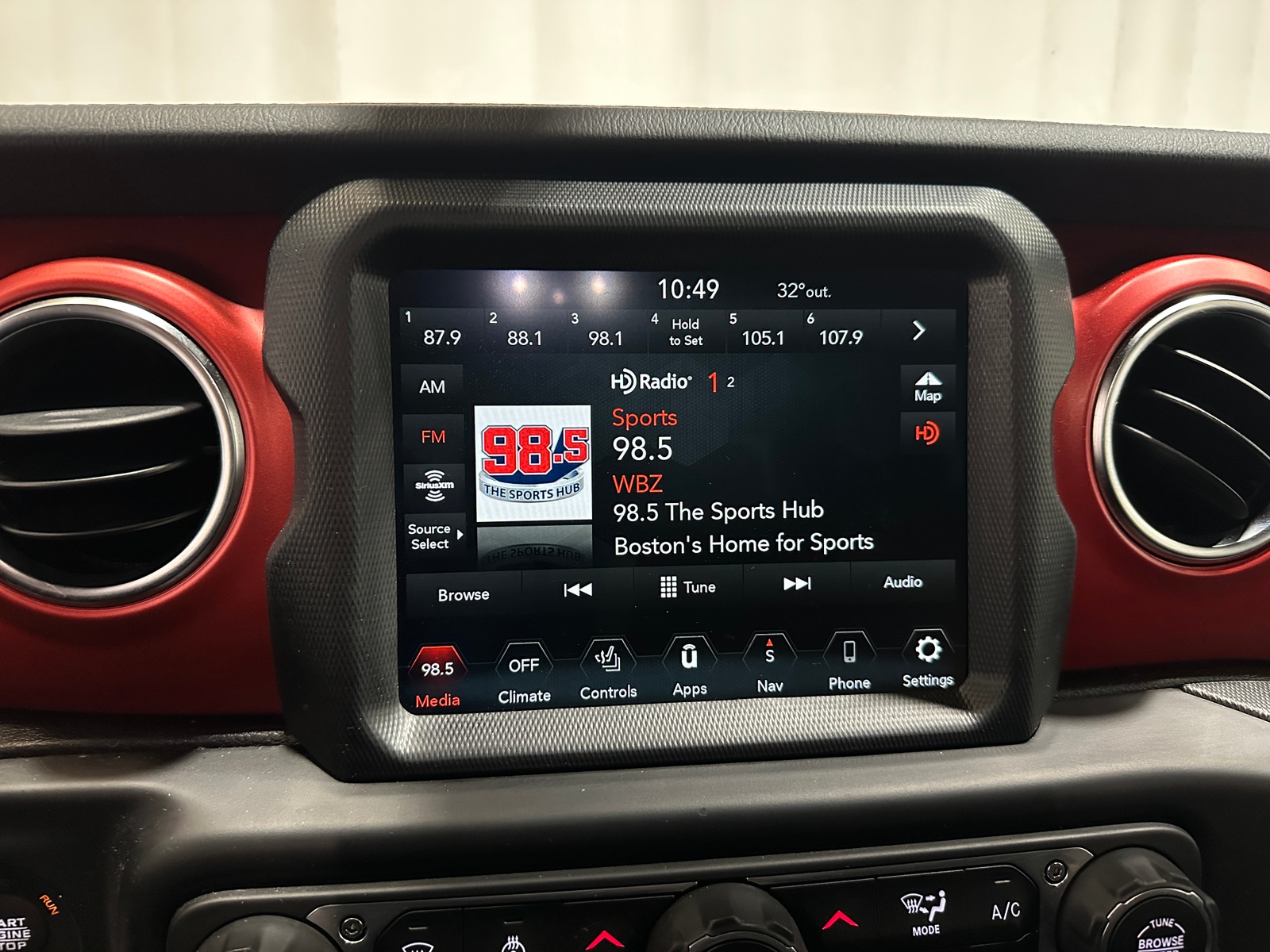 Thumbnail: 2021 Jeep Gladiator - 3