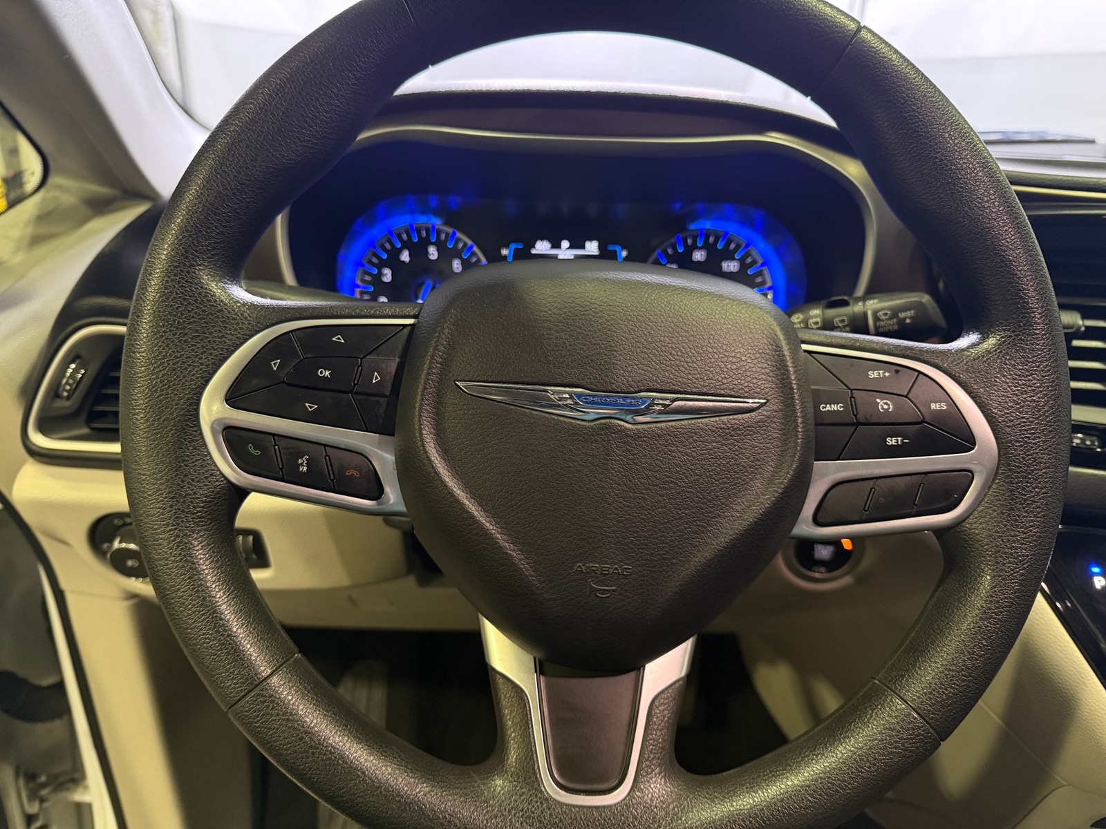 Thumbnail: 2017 Chrysler Pacifica - 5
