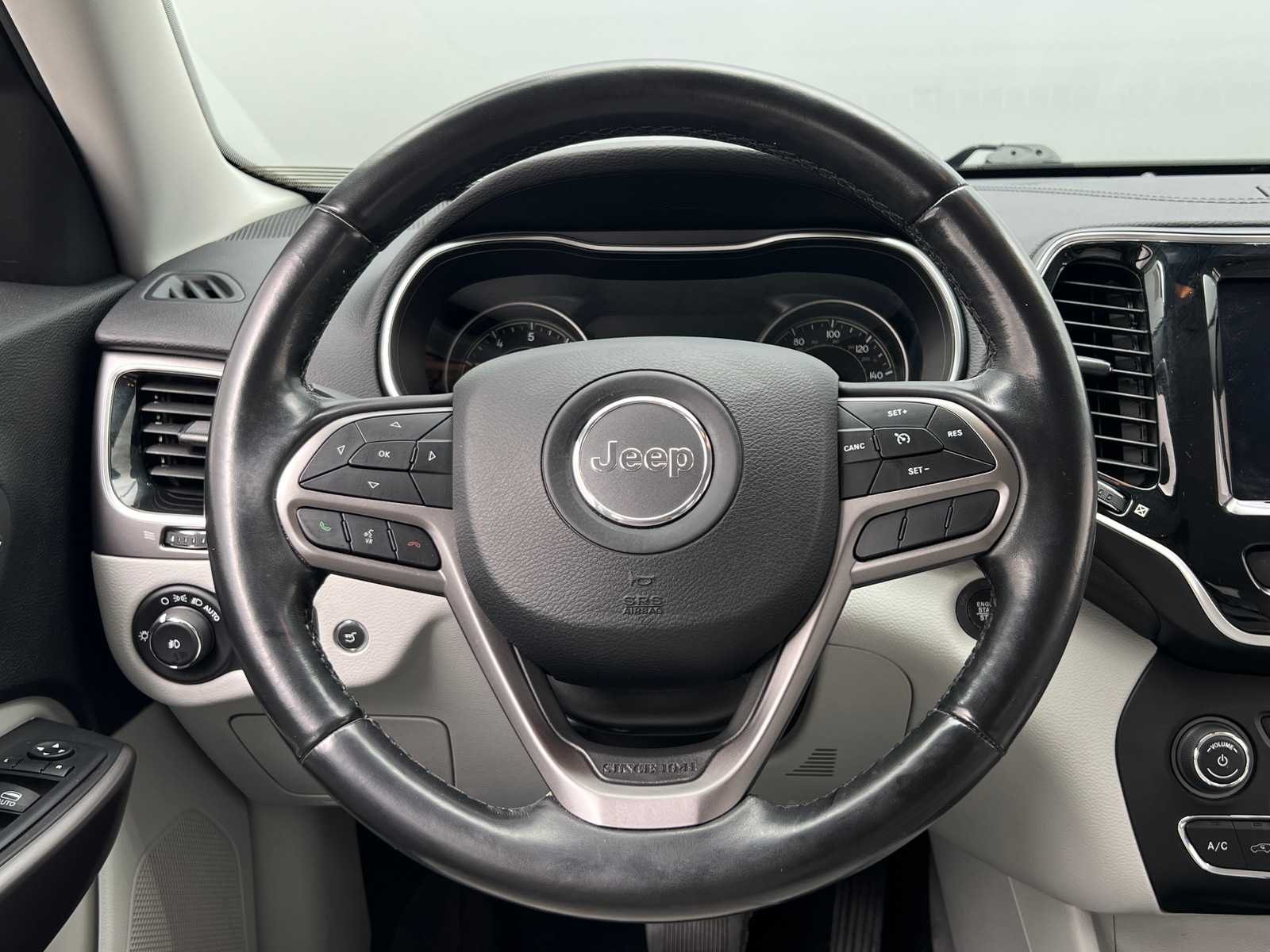 Thumbnail: 2020 Jeep Cherokee - 4