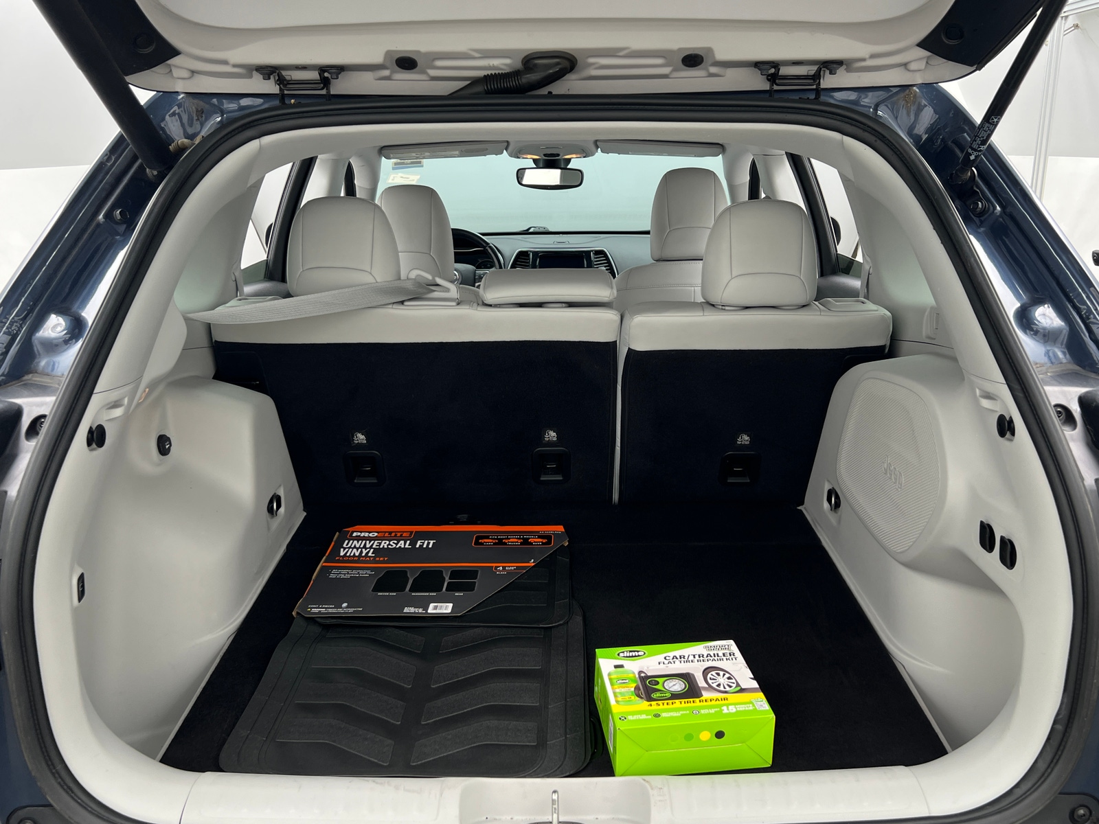 Thumbnail: 2020 Jeep Cherokee - 6