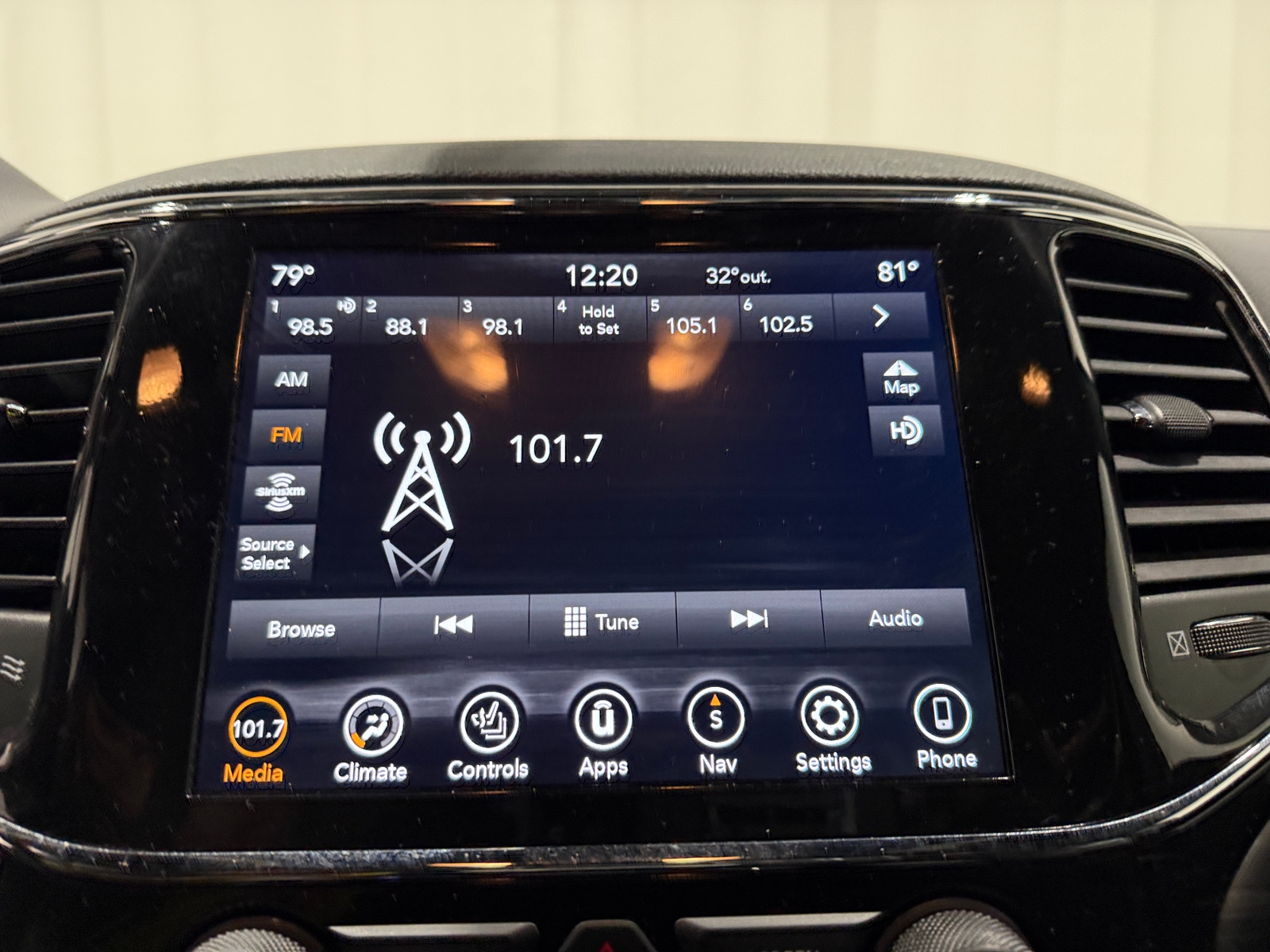 Thumbnail: 2021 Jeep Grand Cherokee - 4