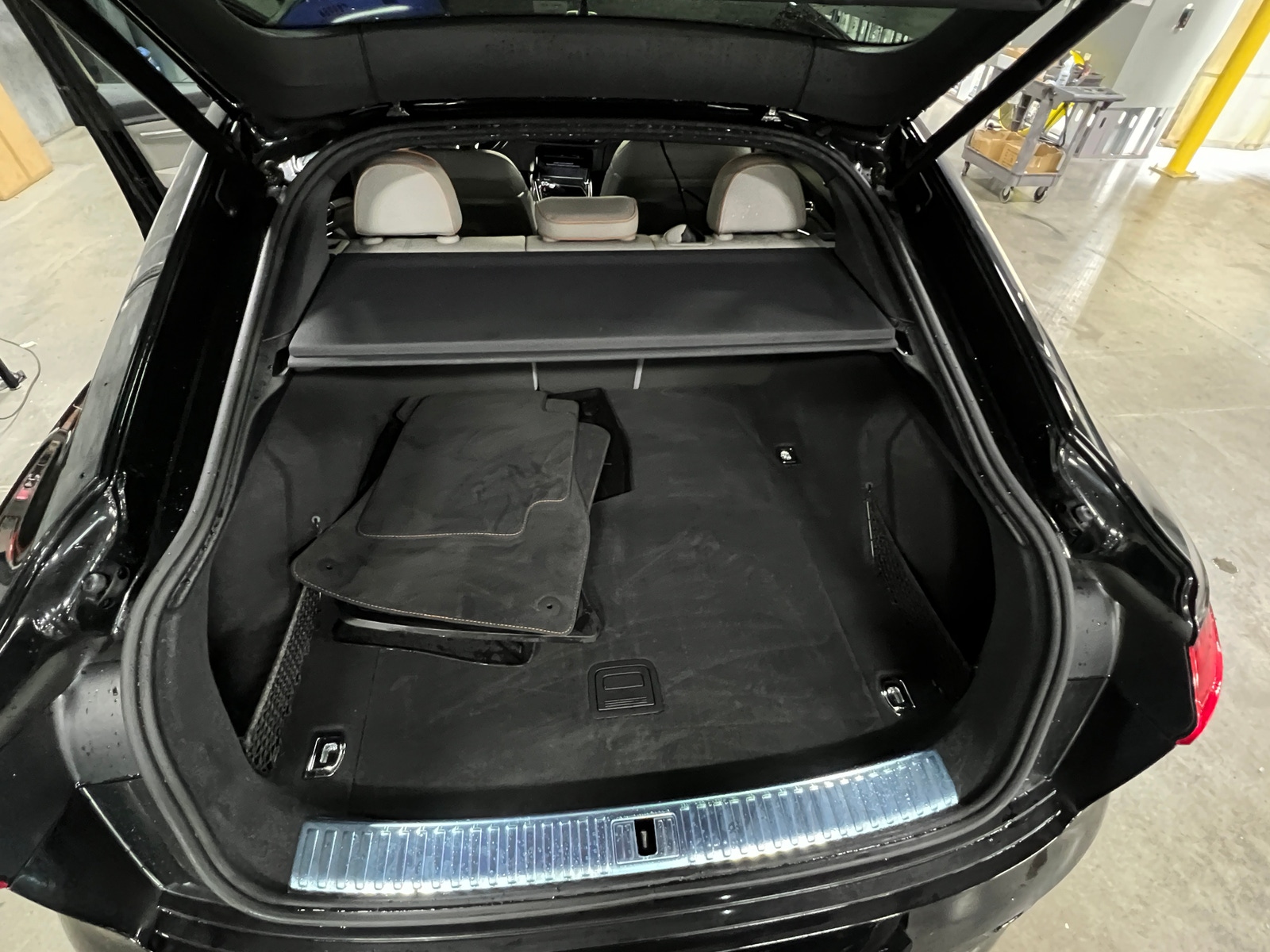 Thumbnail: 2024 Audi Q8 e-tron - 6