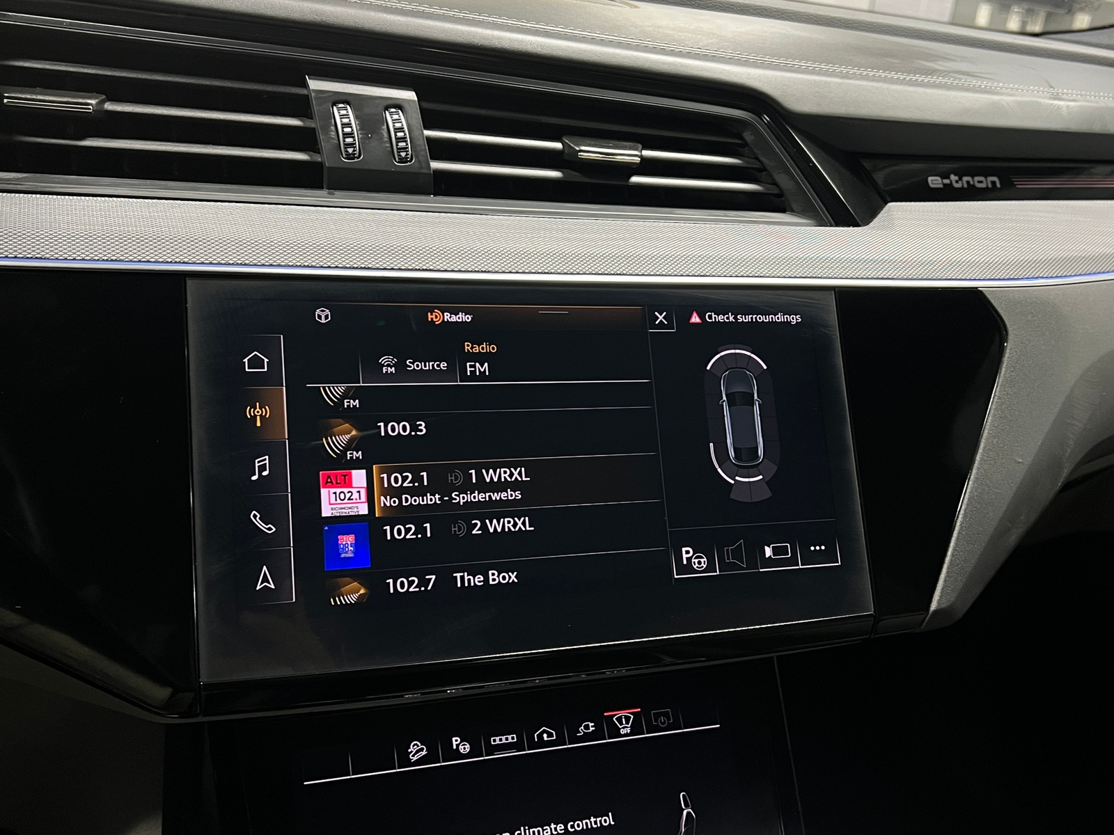 Thumbnail: 2024 Audi Q8 e-tron - 3