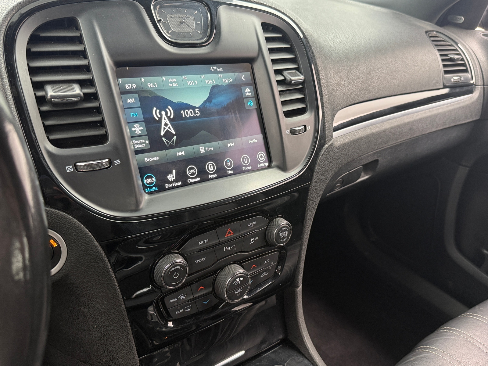 Thumbnail: 2021 Chrysler 300 - 3