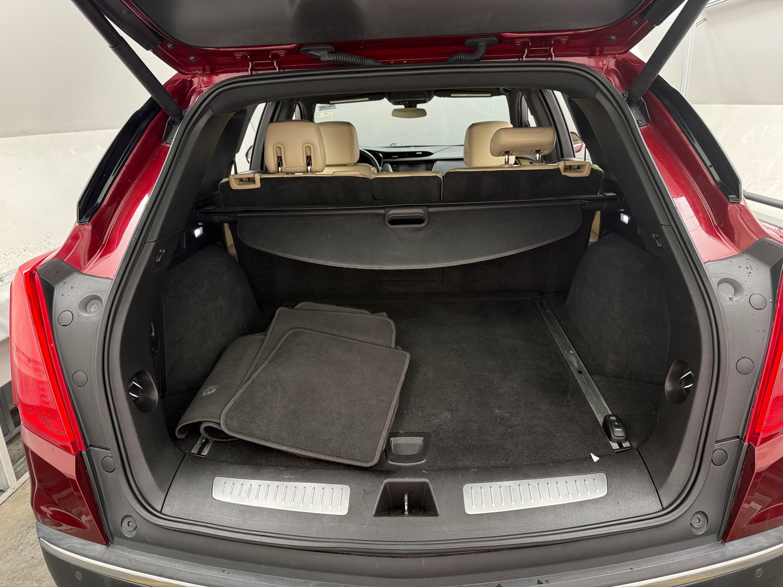 Thumbnail: 2017 Cadillac XT5 - 6