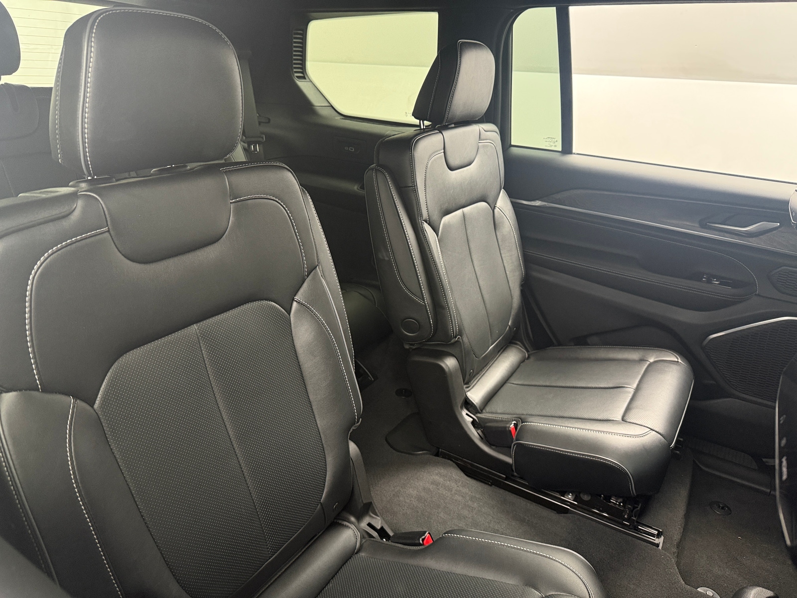 Thumbnail: 2023 Jeep Grand Cherokee L - 5