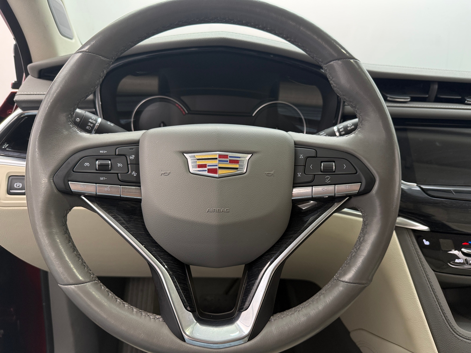 Thumbnail: 2021 Cadillac XT6 - 4