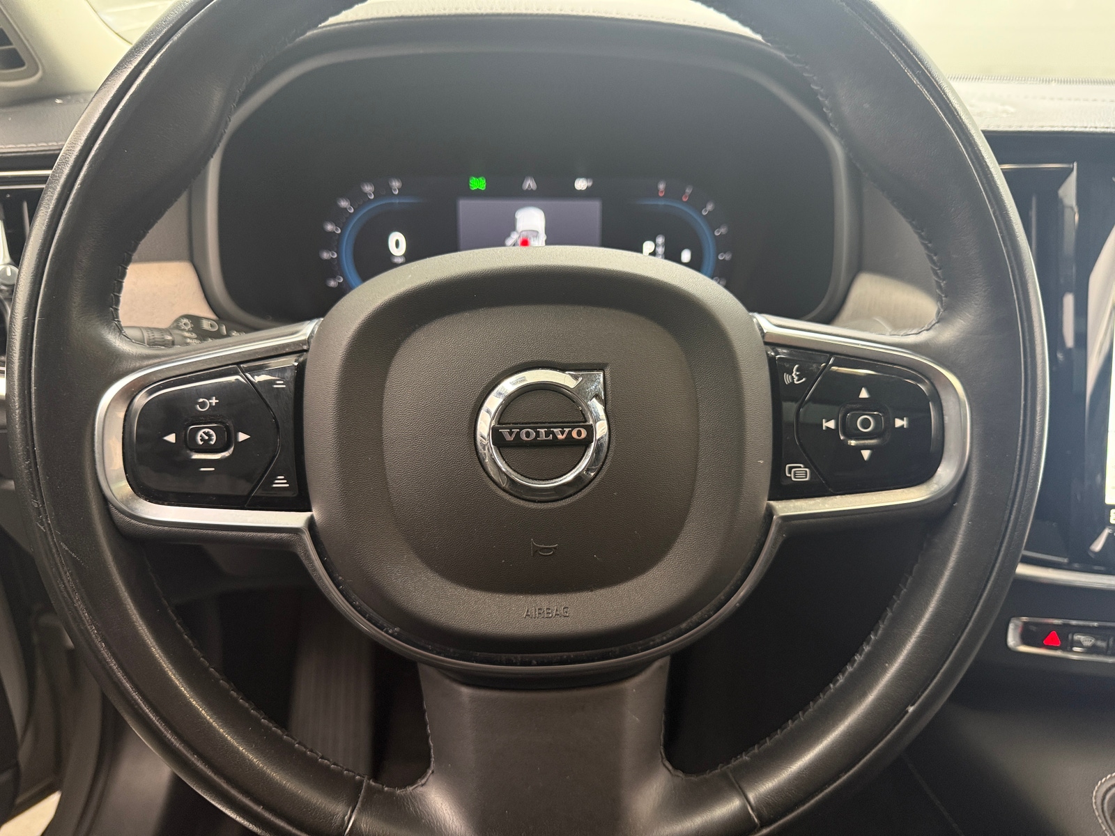 Thumbnail: 2022 Volvo S90 - 4