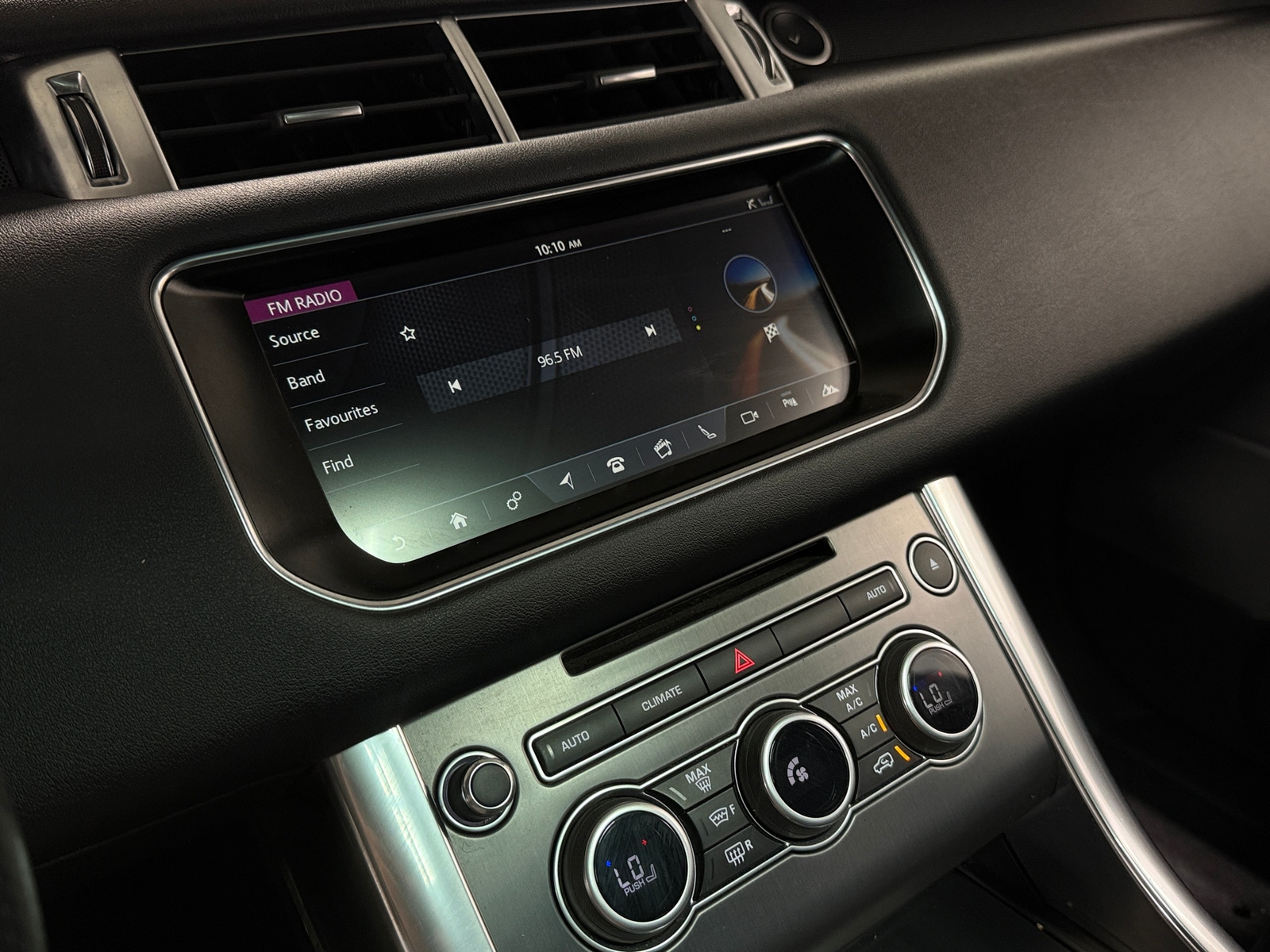 Thumbnail: 2017 Land Rover Range Rover Sport - 3