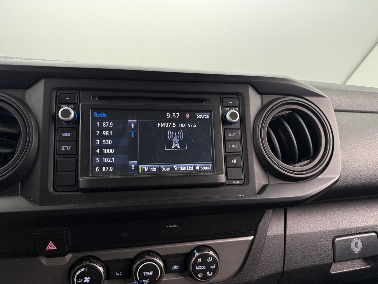 Thumbnail: 2019 Toyota Tacoma - 4