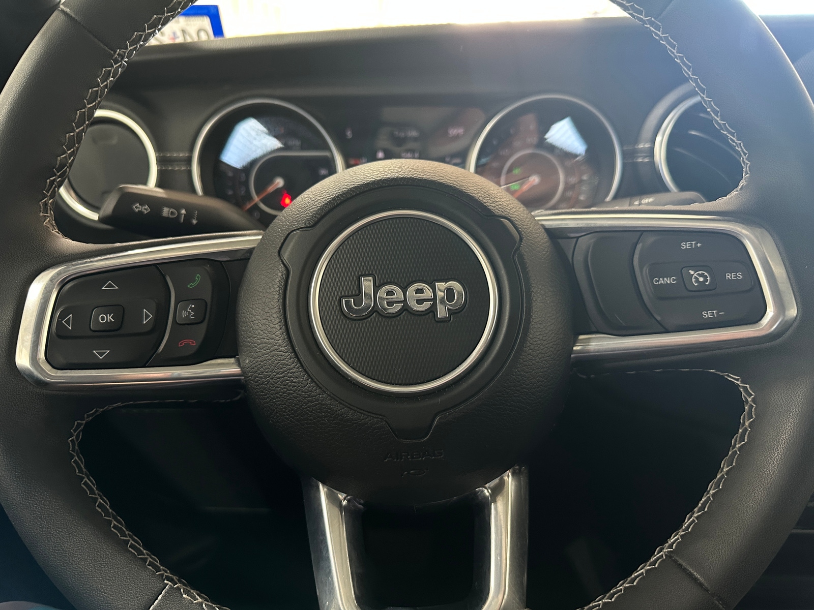 Thumbnail: 2023 Jeep Gladiator - 5