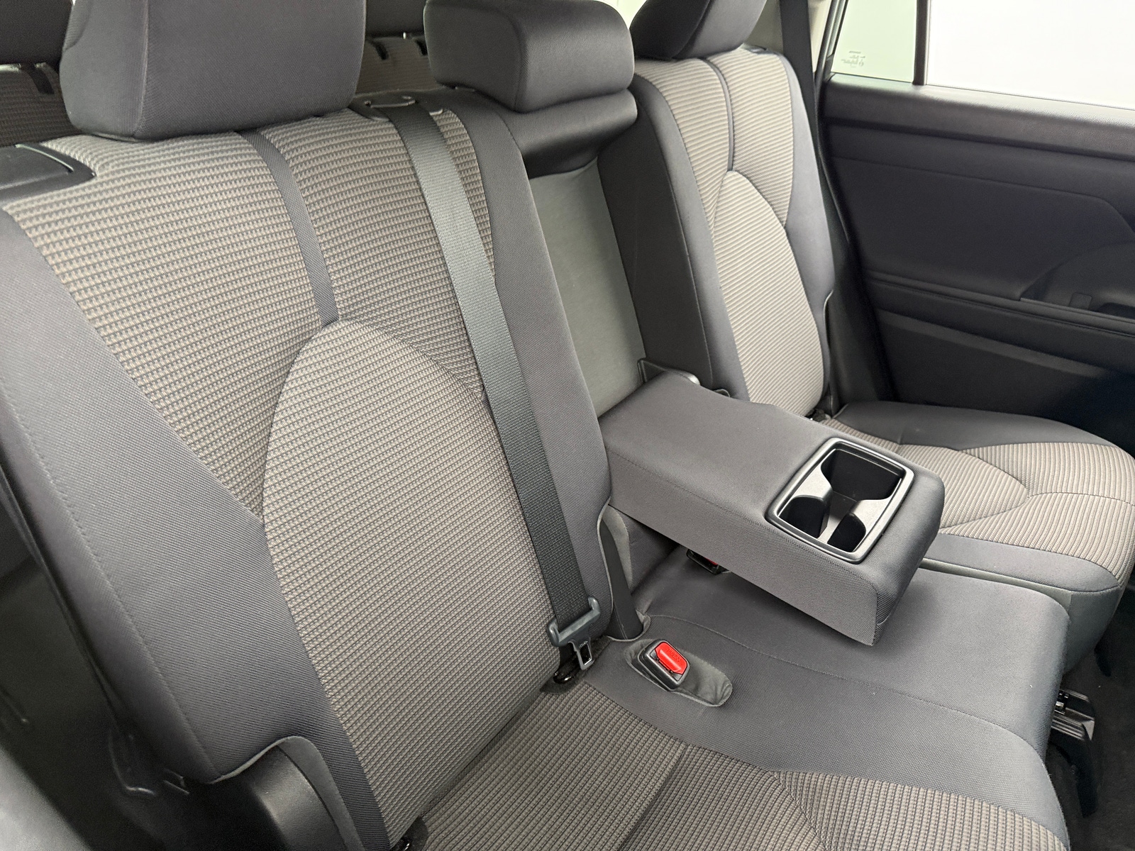 Thumbnail: 2023 Toyota Highlander - 6