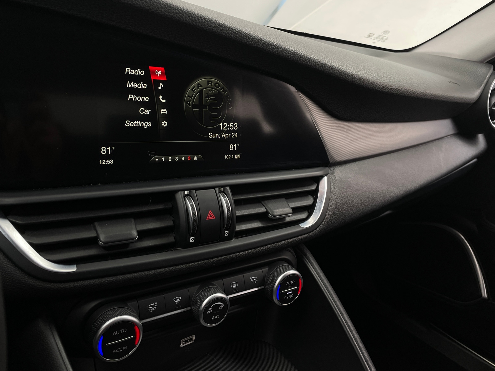 Thumbnail: 2018 Alfa Romeo Giulia - 3