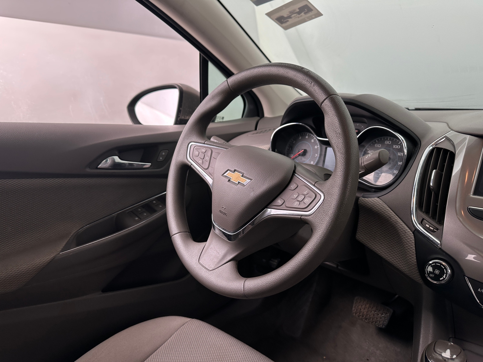 Thumbnail: 2017 Chevrolet Cruze - 5