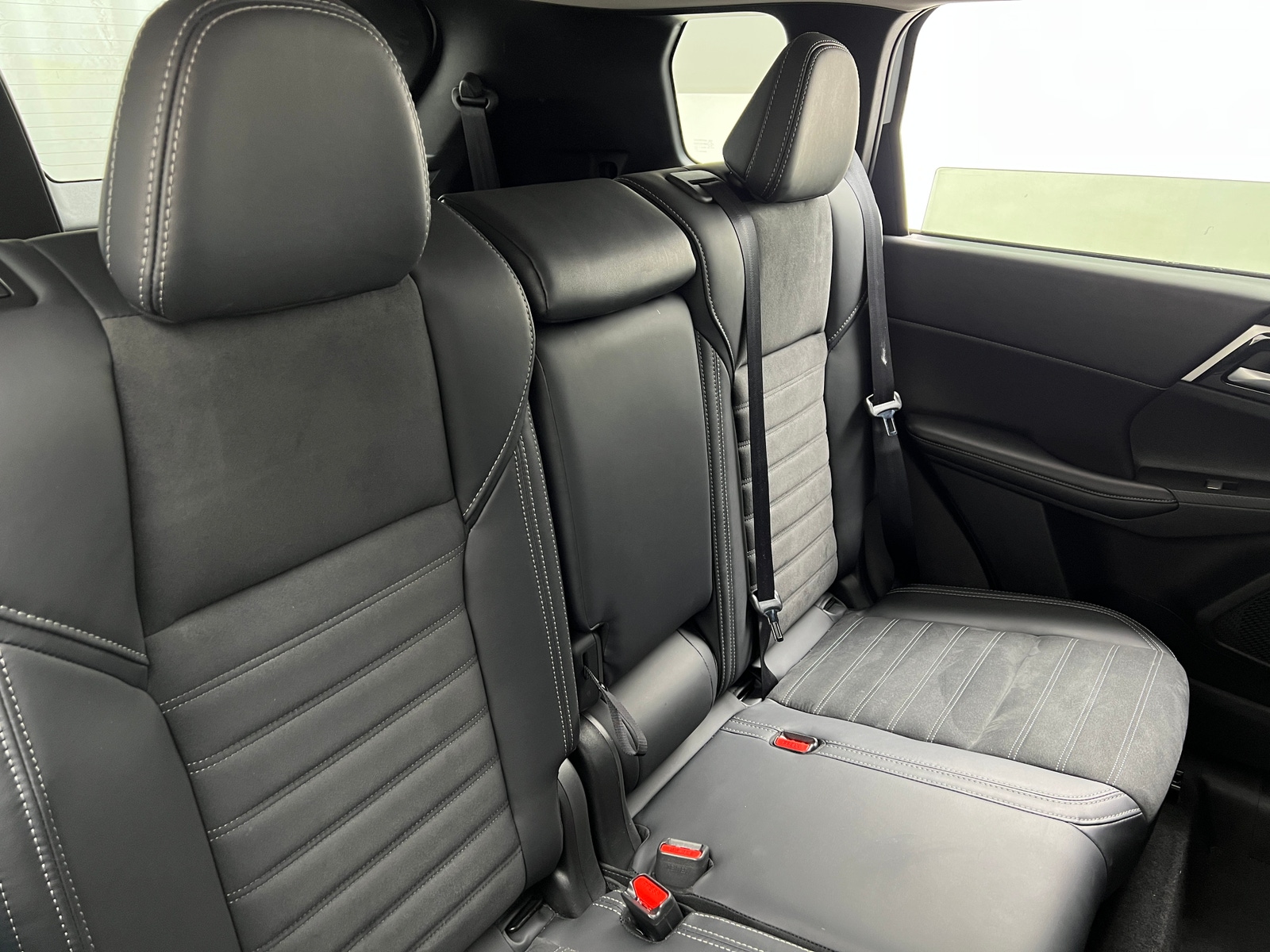 Thumbnail: 2024 Mitsubishi Outlander - 5