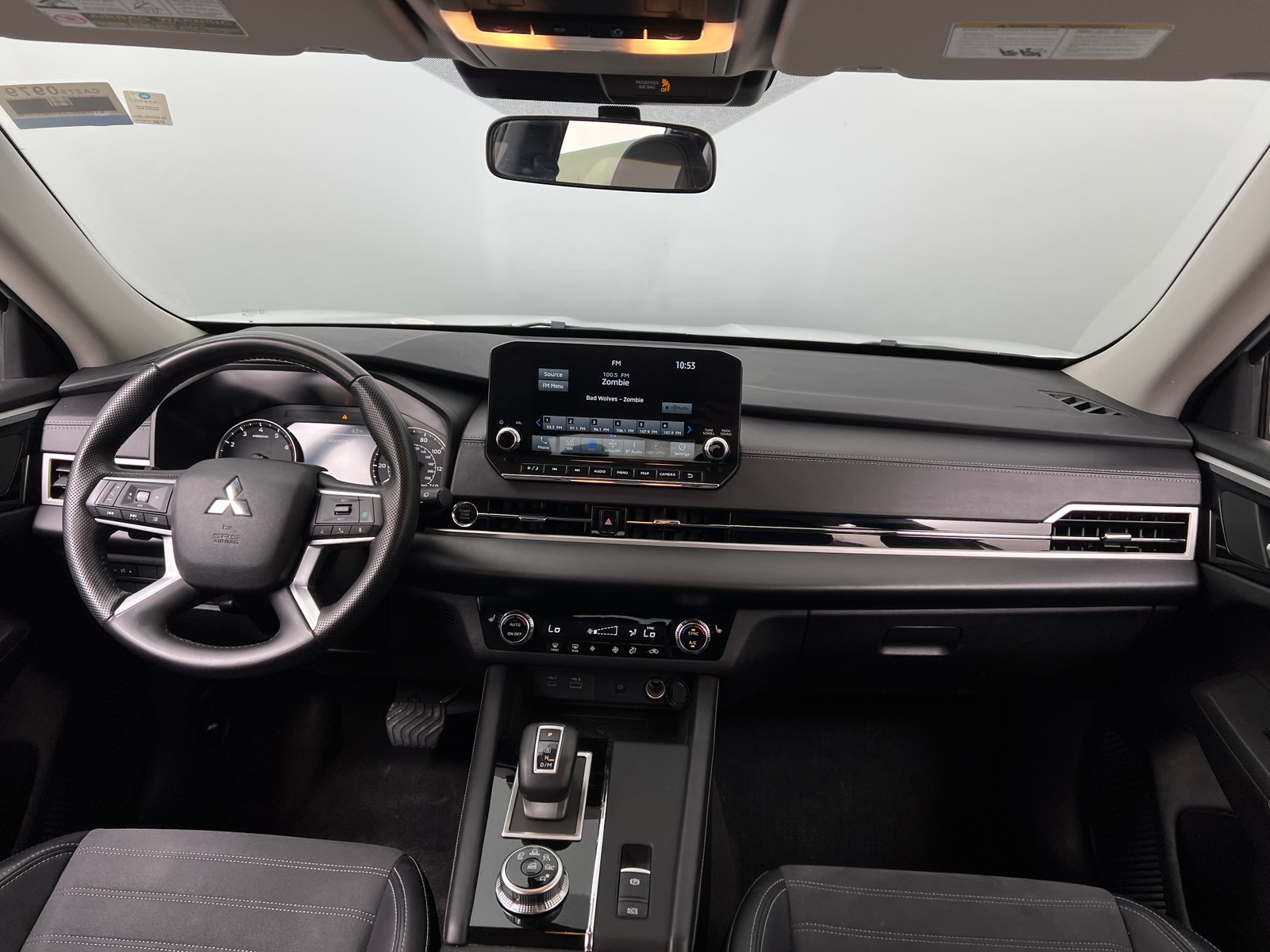 Thumbnail: 2024 Mitsubishi Outlander - 2