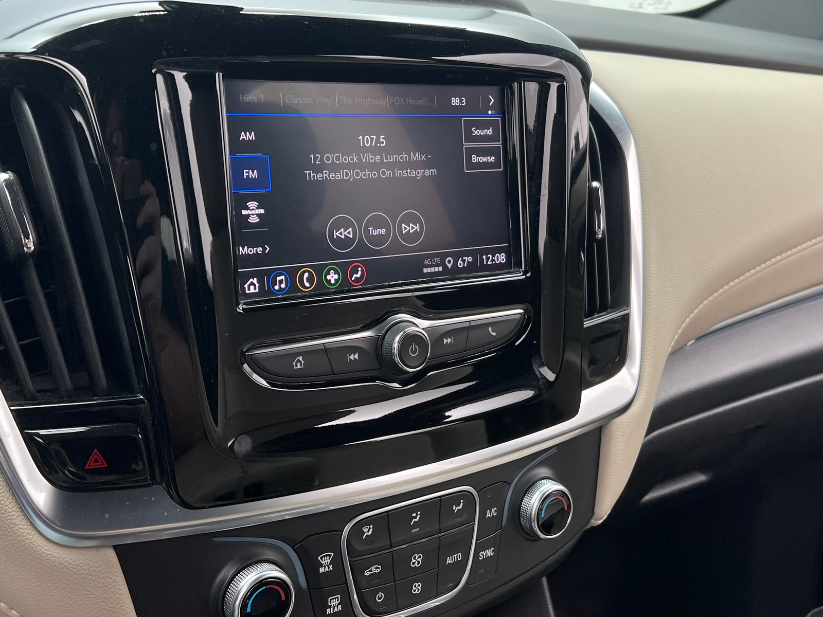 Thumbnail: 2022 Chevrolet Traverse - 4