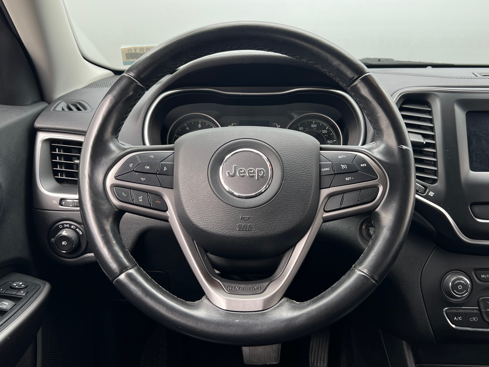 Thumbnail: 2019 Jeep Cherokee - 5