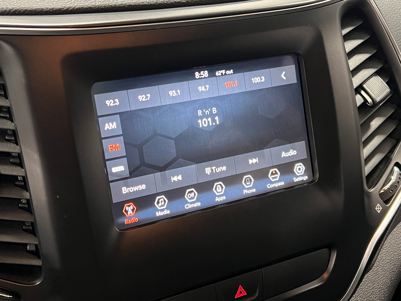 Thumbnail: 2019 Jeep Cherokee - 4