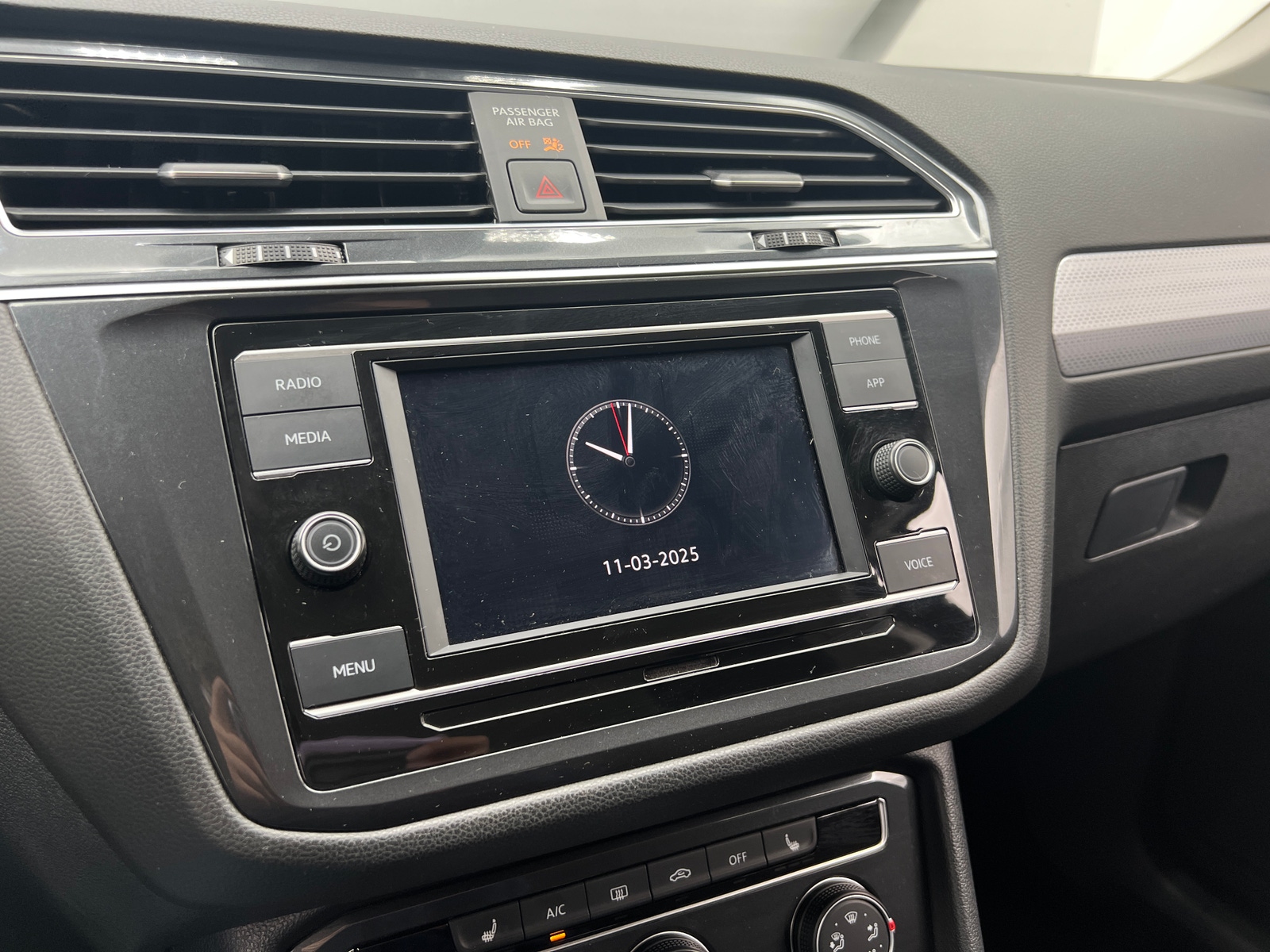 Thumbnail: 2022 Volkswagen Tiguan - 4