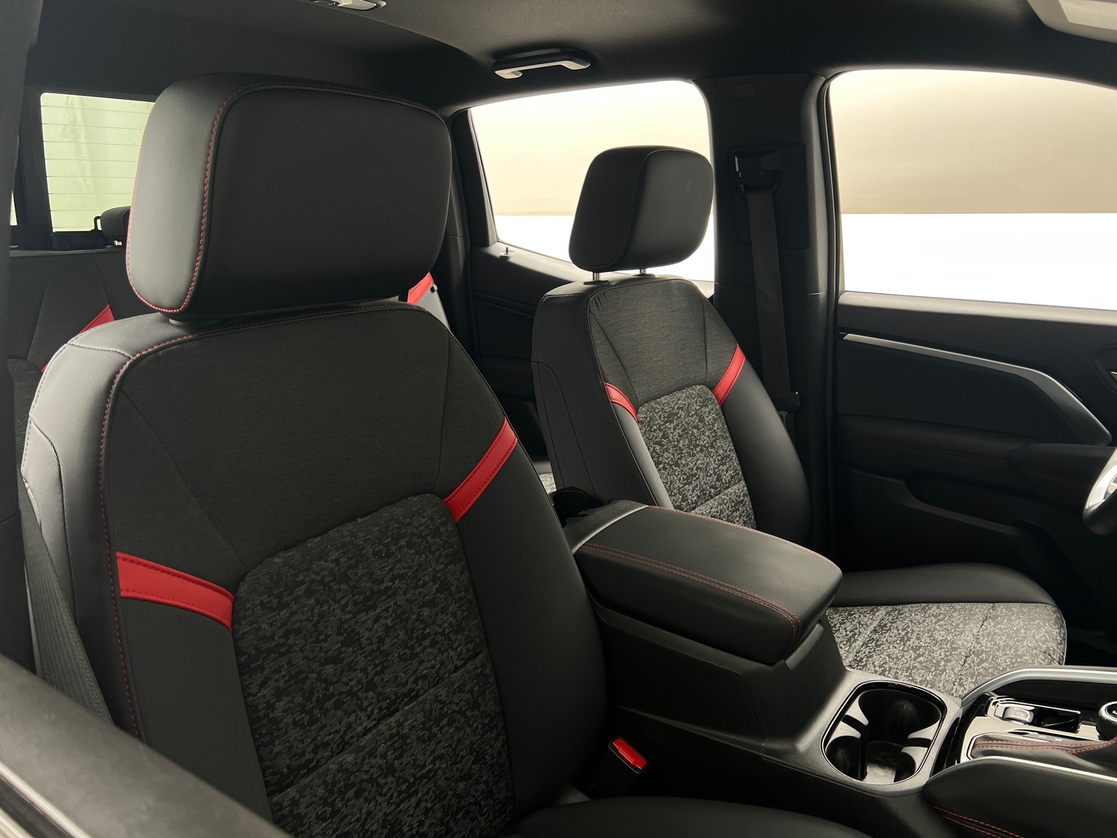 Thumbnail: 2024 Chevrolet Colorado - 2