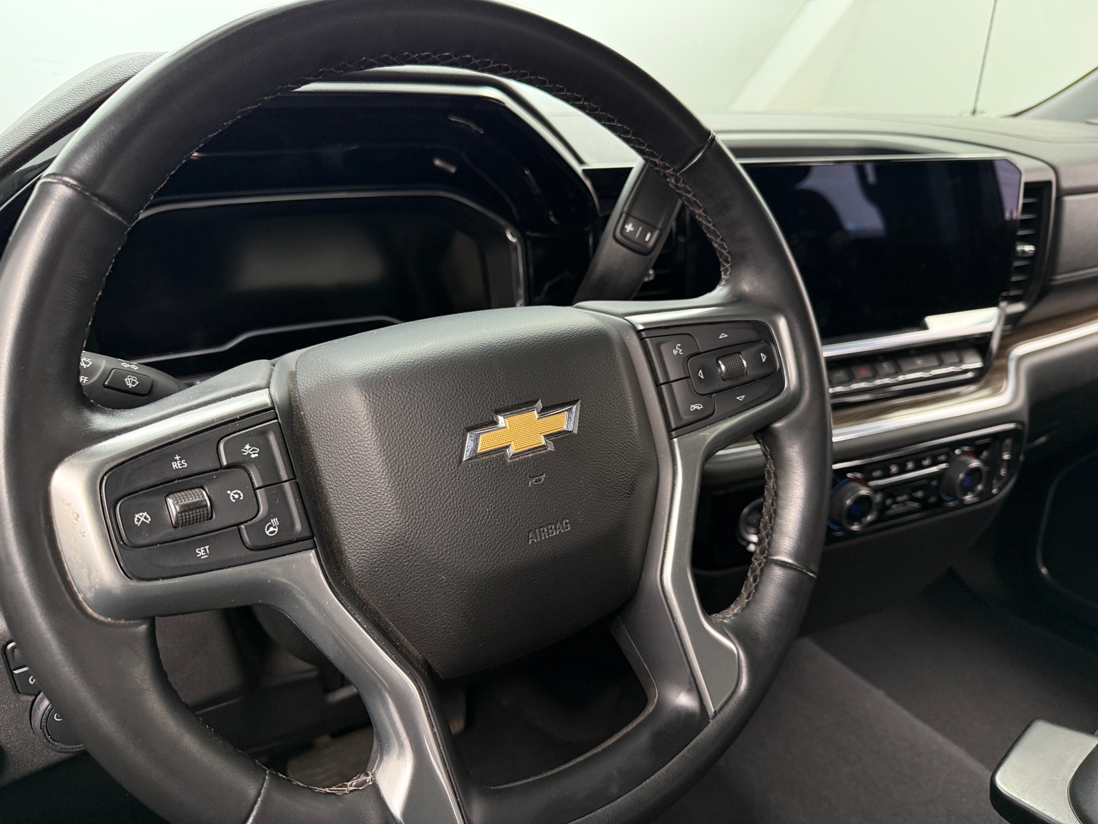 Thumbnail: 2023 Chevrolet Silverado 1500 - 5