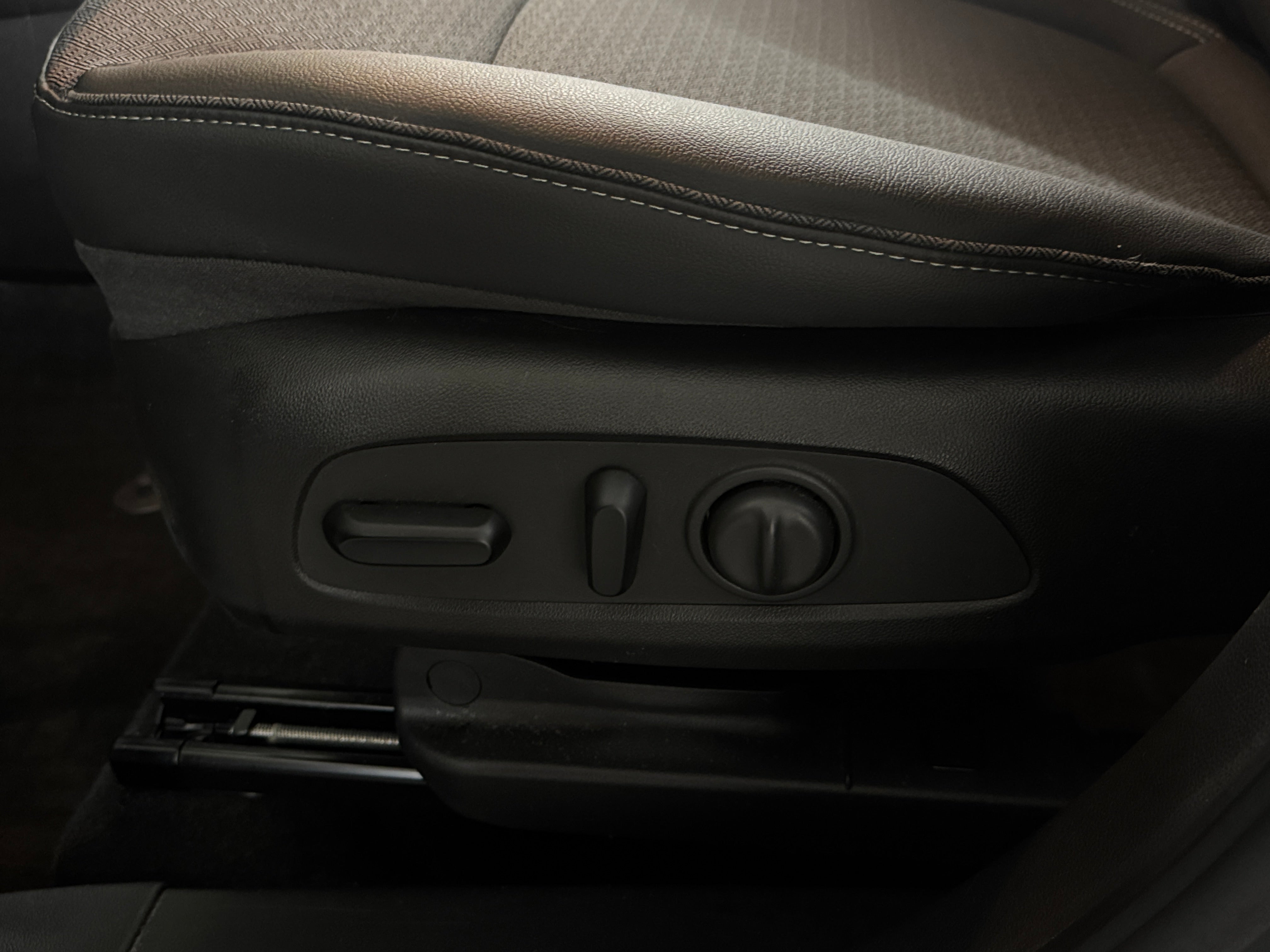 Image of 2023 Buick Encore GX Select