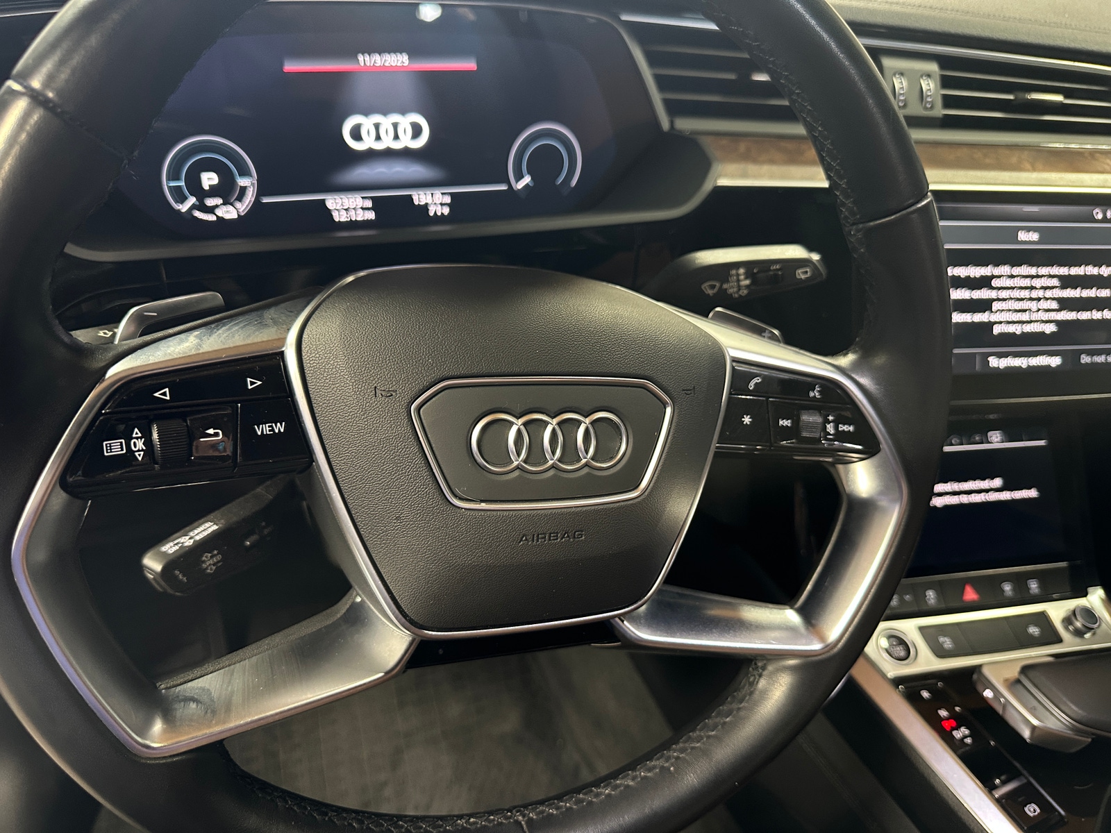 Thumbnail: 2022 Audi e-tron - 4