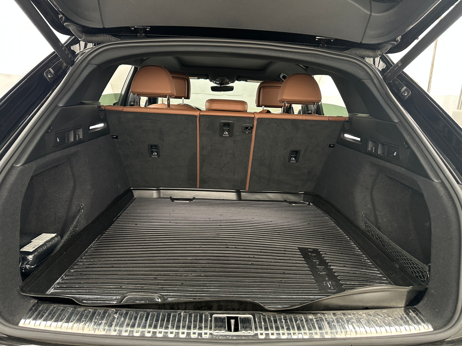 Thumbnail: 2022 Audi e-tron - 6