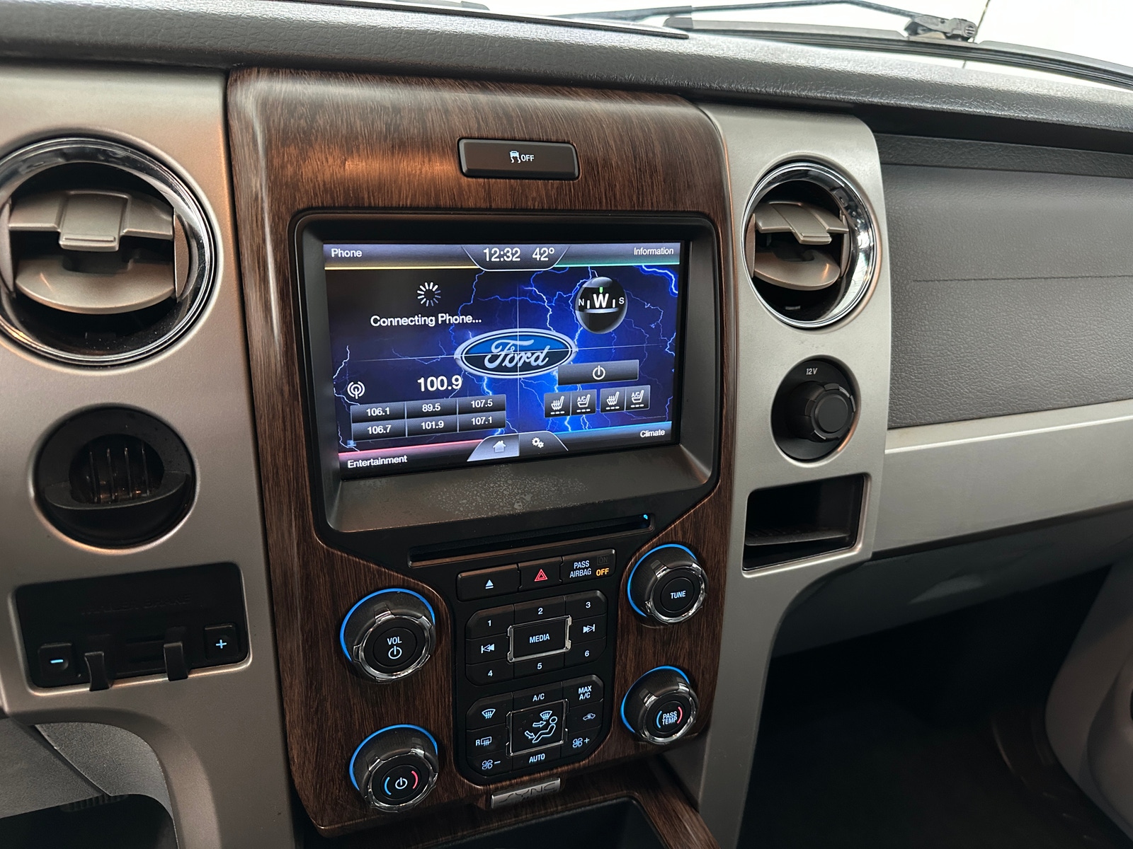 Thumbnail: 2013 Ford Econoline - 3