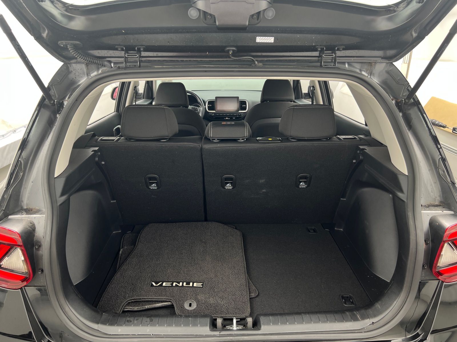 Thumbnail: 2022 Hyundai Venue - 7