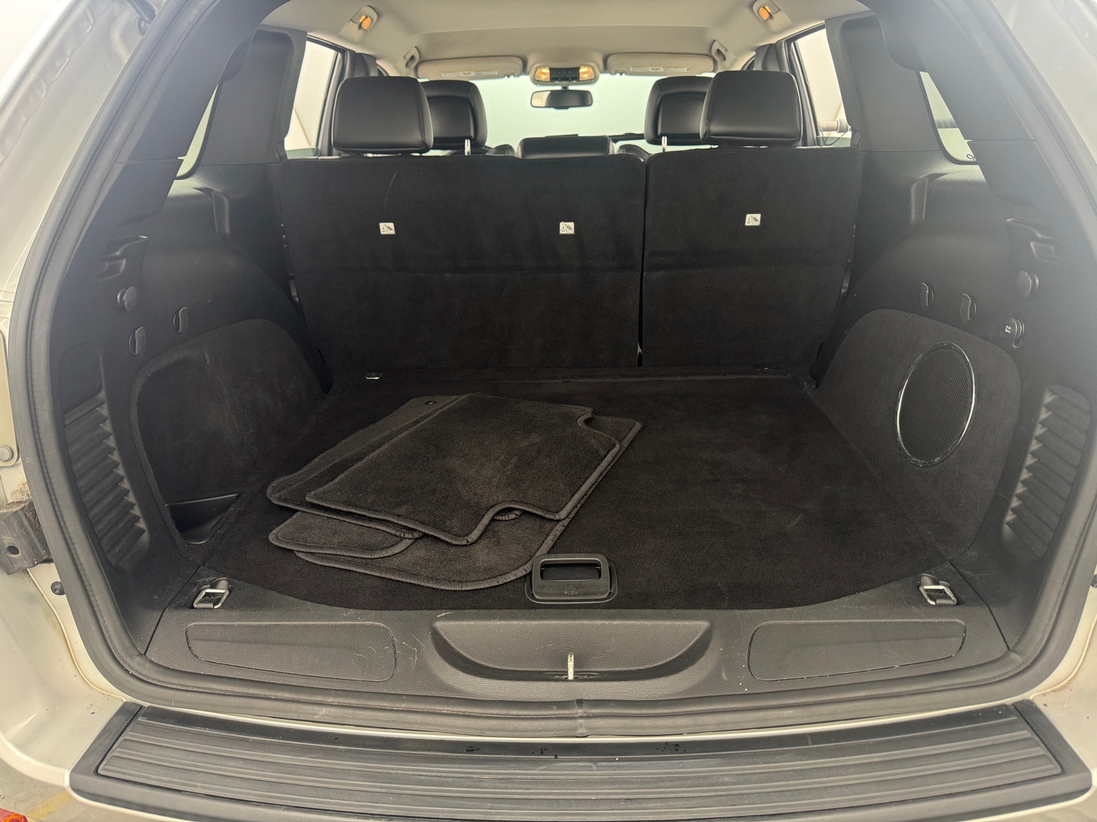 Thumbnail: 2011 Jeep Grand Cherokee - 7