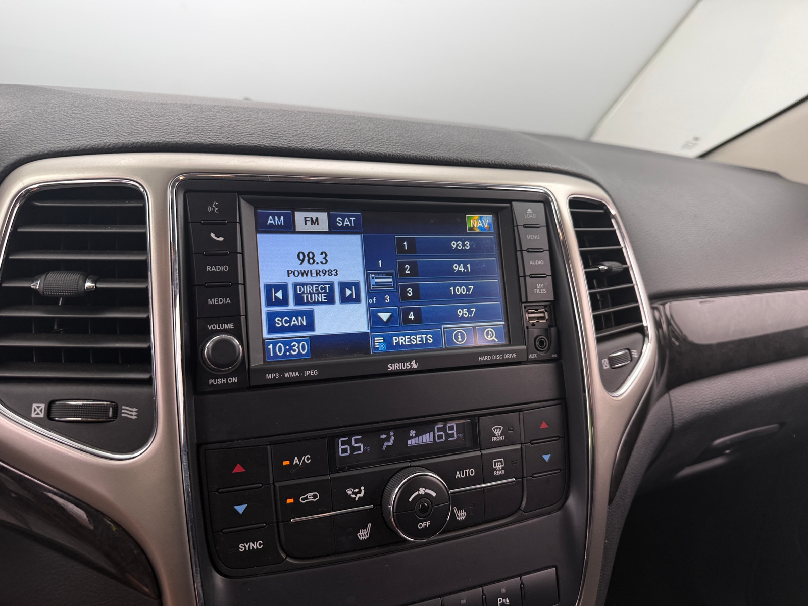 Thumbnail: 2011 Jeep Grand Cherokee - 4