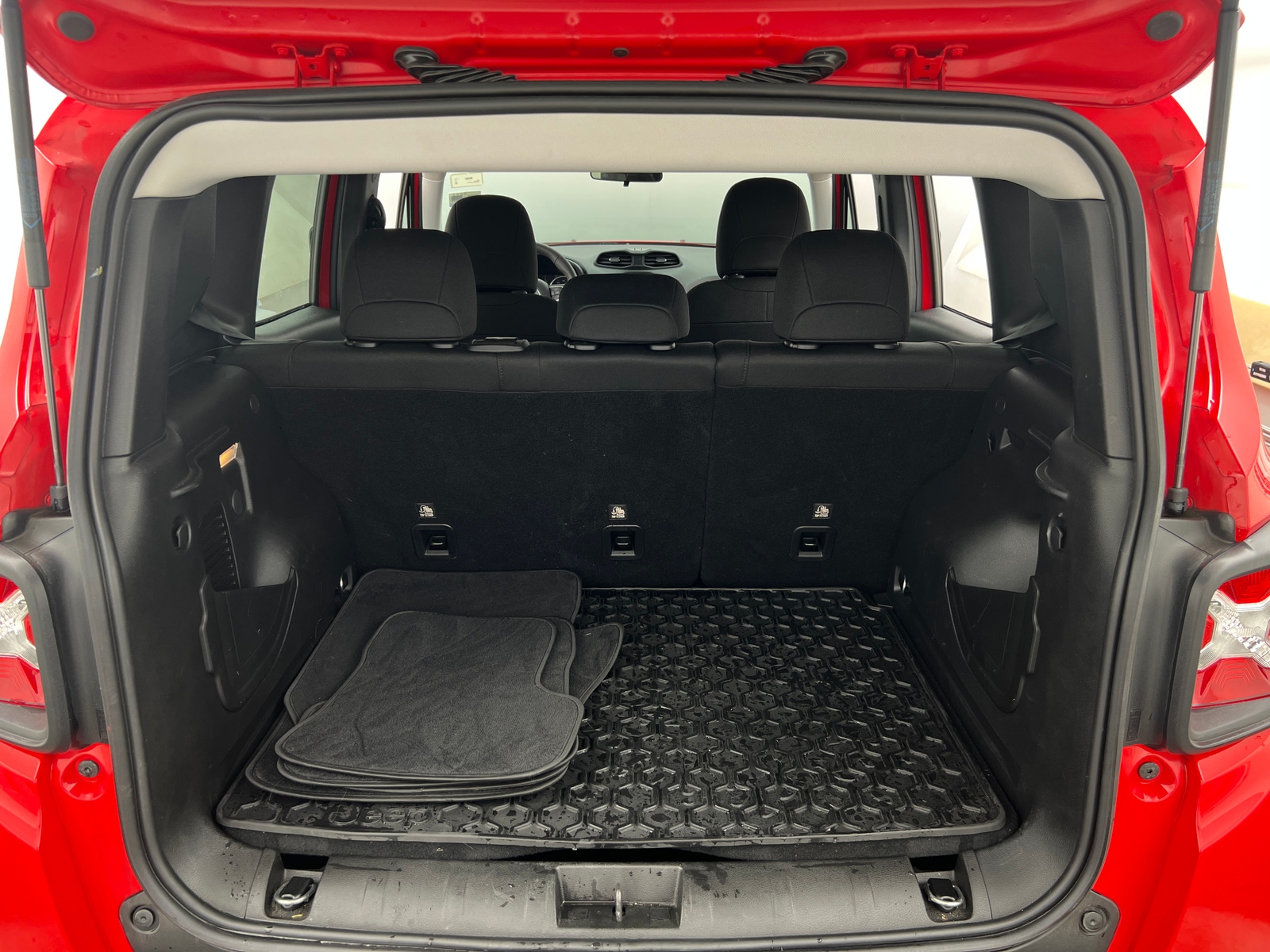 Thumbnail: 2020 Jeep Renegade - 7