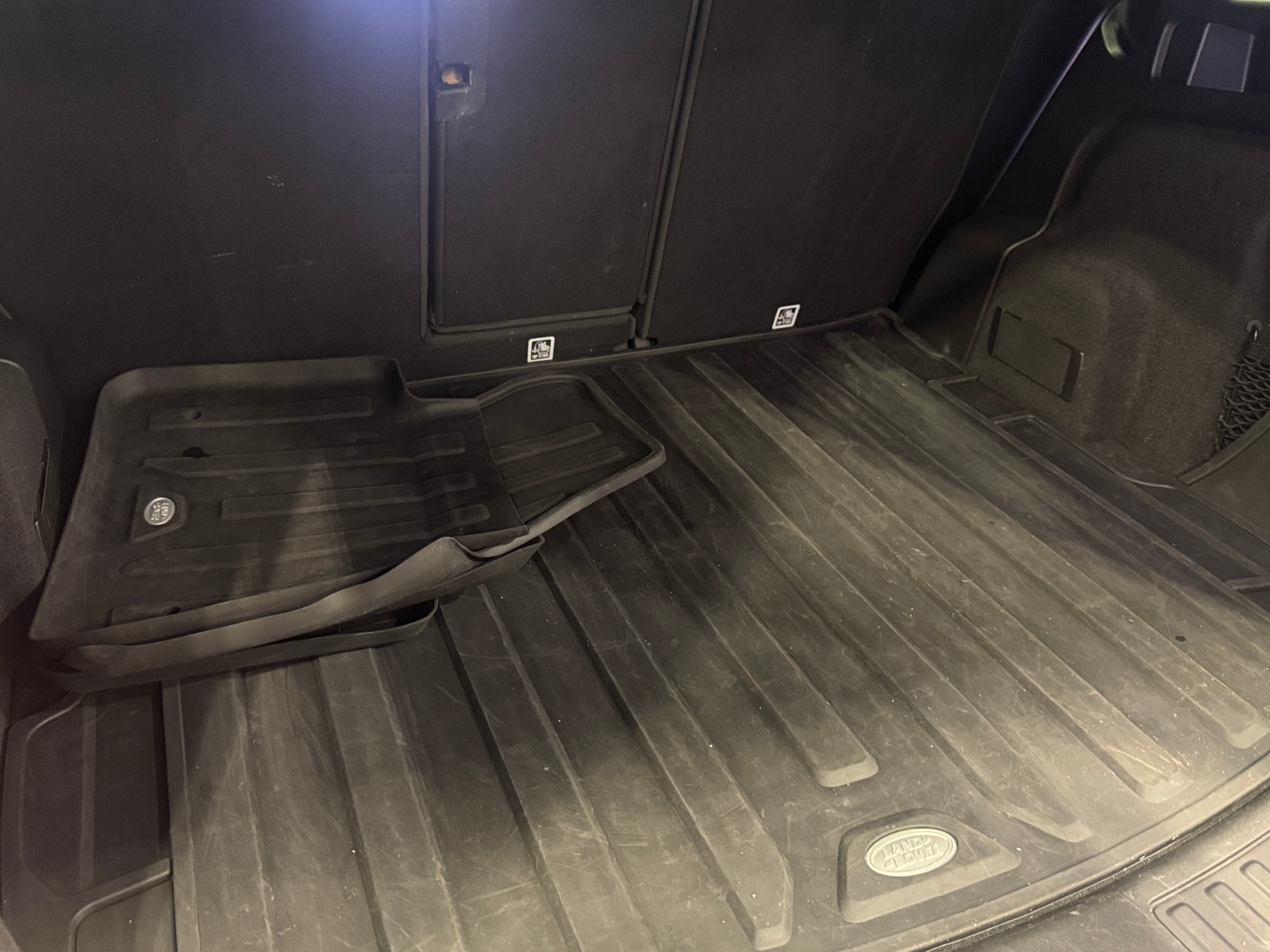 Thumbnail: 2021 Land Rover Discovery Sport - 6