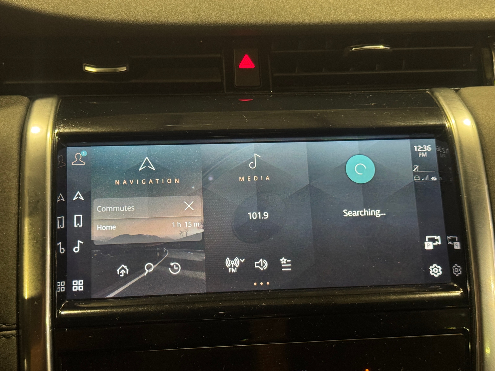 Thumbnail: 2021 Land Rover Discovery Sport - 3