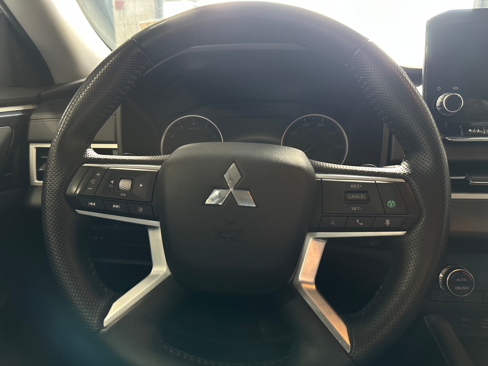 Thumbnail: 2024 Mitsubishi Outlander - 4