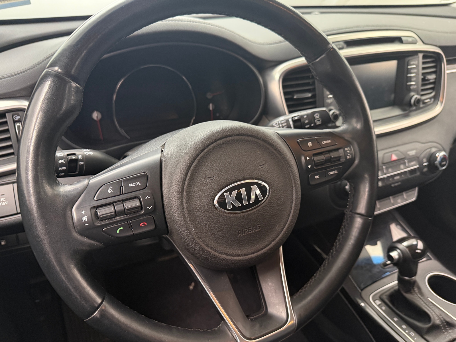 Thumbnail: 2017 Kia Sorento - 4